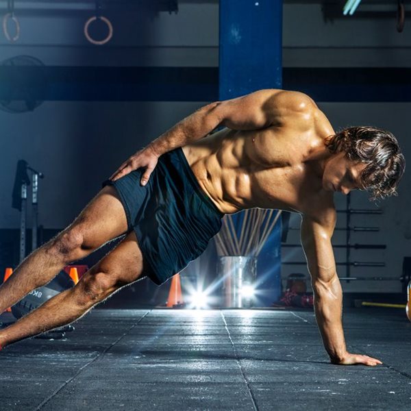 4 κινήσεις για να τονώσεις τους κοιλιακούς σου