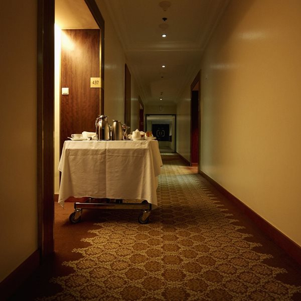 Τι δεν πρέπει να παραγγέλνεις ποτέ από το room service