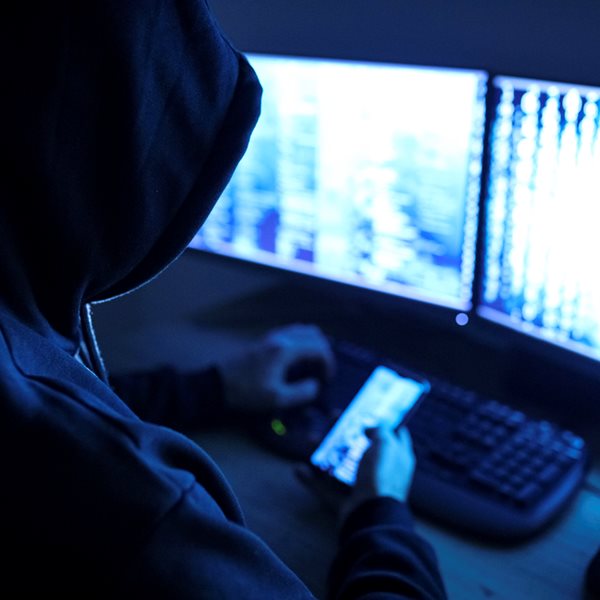 18 ιστοσελίδες αρνητών και αντιεμβολιαστών εντοπίστηκαν από τις αρχές