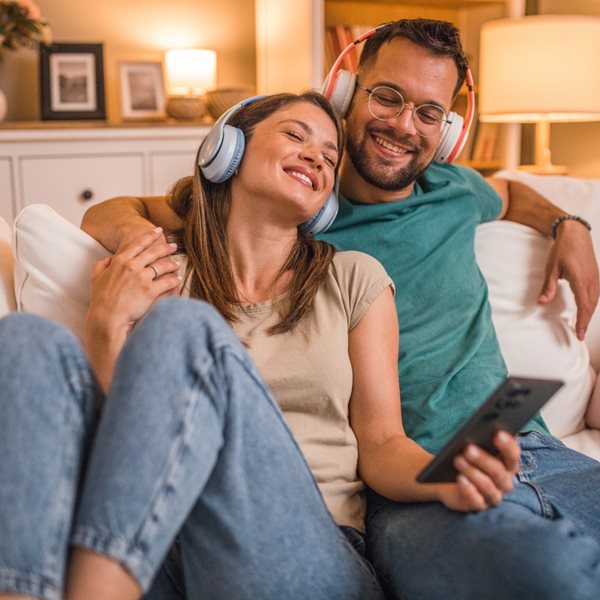 Γιατί συνδέουμε πρώην σχέσεις μας με τραγούδια