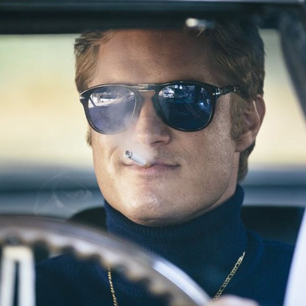 Νέο trailer για το Finding Steve McQueen με τον Travis Fimmel