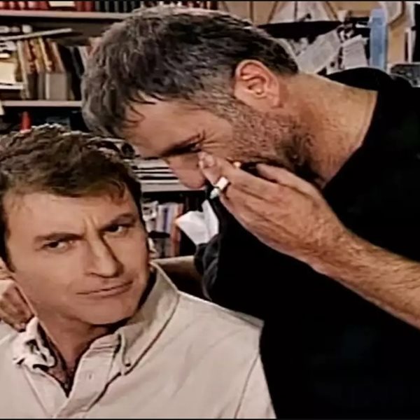 Η ιστορία πίσω από το viral 'Βρε Αία, βρε Αία' της σειράς Δύο Ξένοι