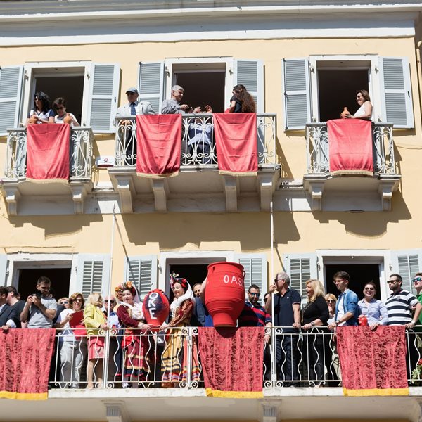 9 ξεχωριστά πασχαλινά ελληνικά έθιμα