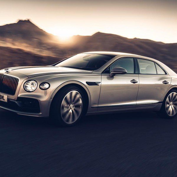 Το πολυτελές εσωτερικό της Bentley Flying Spur