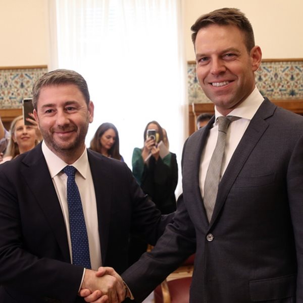 Κασσελάκης εναντίον Σημίτη, 24 ώρες μετά τη σύσφιξη σχέσεων με το ΠΑΣΟΚ