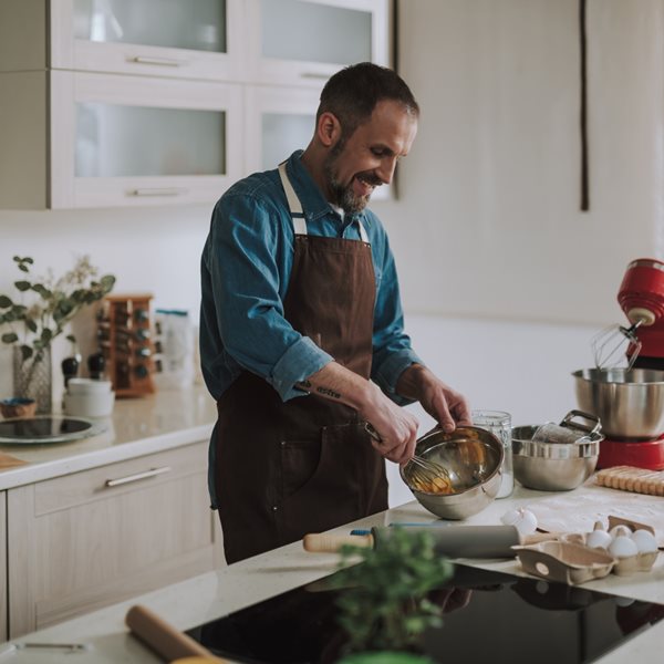10 λόγοι που ένας άντρας πρέπει να μαγειρεύει