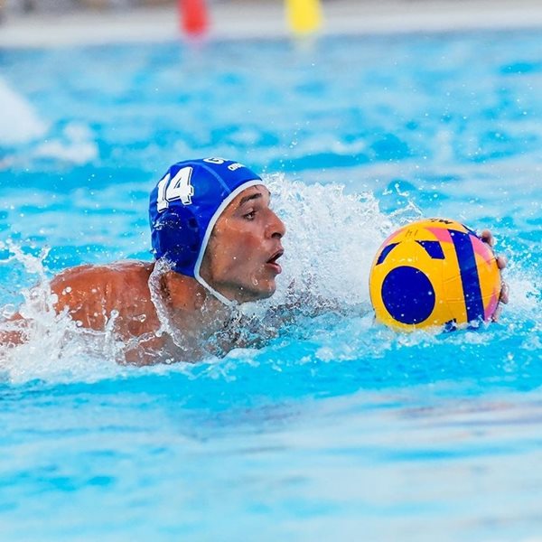 Η Εθνική πόλο, εκτός από τρόπαια σηκώνει και αυτοκίνητα, στην κυριολεξία