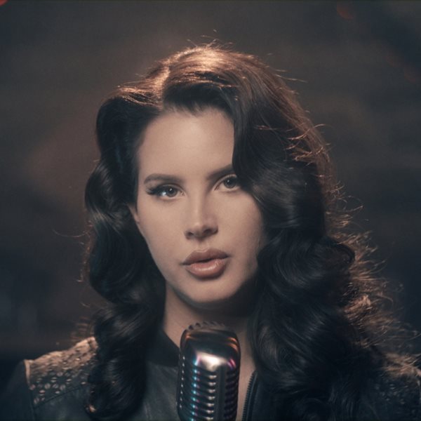 H Lana Del Rey θα διδάσκεται τώρα στο πανεπιστήμιο