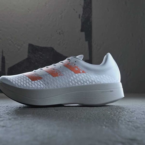 Η adidas λανσάρει τα απόλυτα sneakers για τρέξιμο
