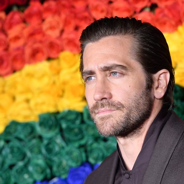 O Jake Gyllenhaal και η περίεργη σχέση του με το μπάνιο