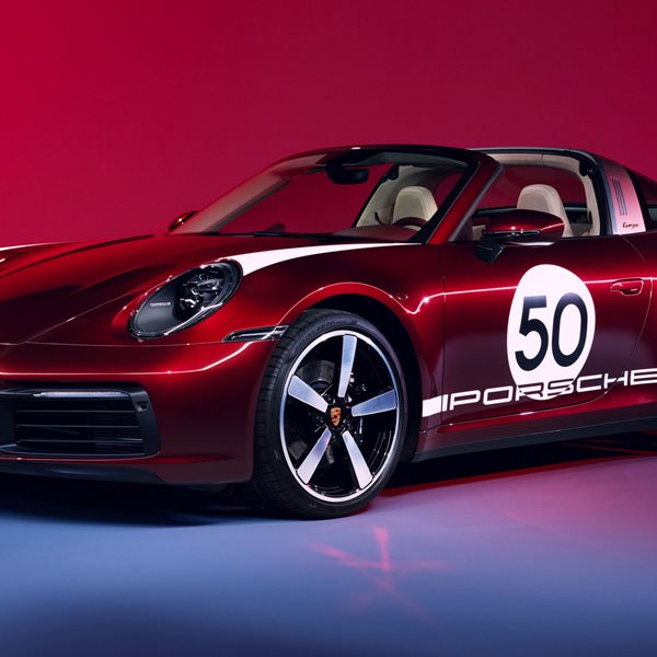 Η νέα Porsche 911 έχει κάτι από τα 50s και 60s