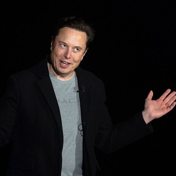 Ο Elon Musk έχει κάτι να πει για τη διαμάχη Johhny Depp-Amber Heard