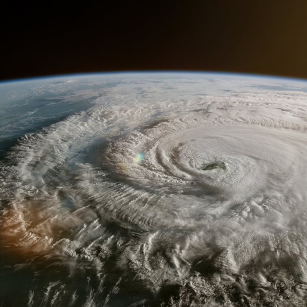 Ένα τρομακτικό βίντεο δείχνει τι συμβαίνει στο 'μάτι του κυκλώνα'