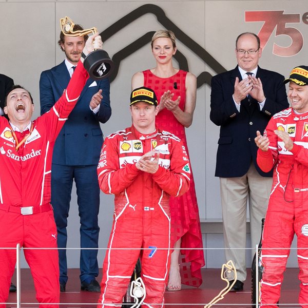 Η σύντομη ιστορία της ολόσωμης φόρμας που κλείνει φέτος τα 100