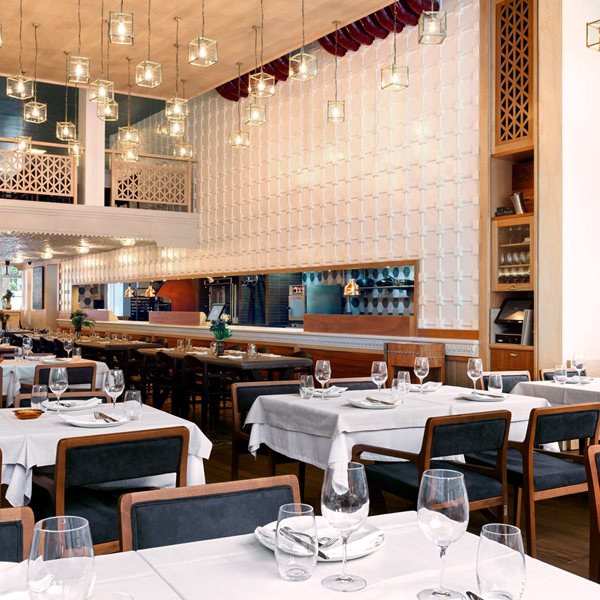 Οι μάγειρες και τα εστιατόρια που έκαναν μόδα την ελληνική κουζίνα