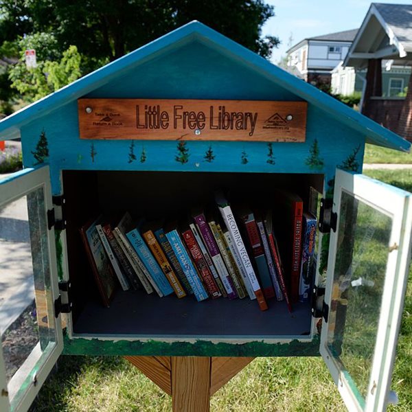 Little Free Library: Η εθελοντική δράση στο Leeds που υπενθυμίζει πόσο σημαντικά είναι τα βιβλία