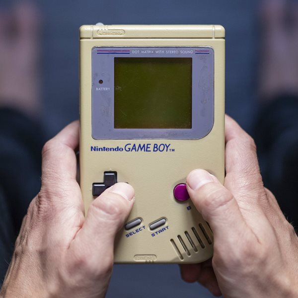 Η Nintendo σχεδιάζει θήκη που μετατρέπει το κινητό σε Game Boy