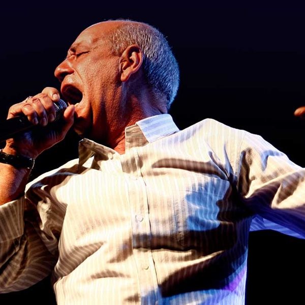 Δήμητρης Μητροπάνος: Για ποιον τραγούδησε το "Πάντα Γελαστοί"