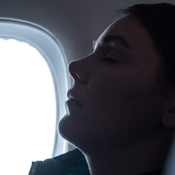 Αυτή είναι η καλύτερη θέση για να κοιμηθείς στο αεροπλάνο