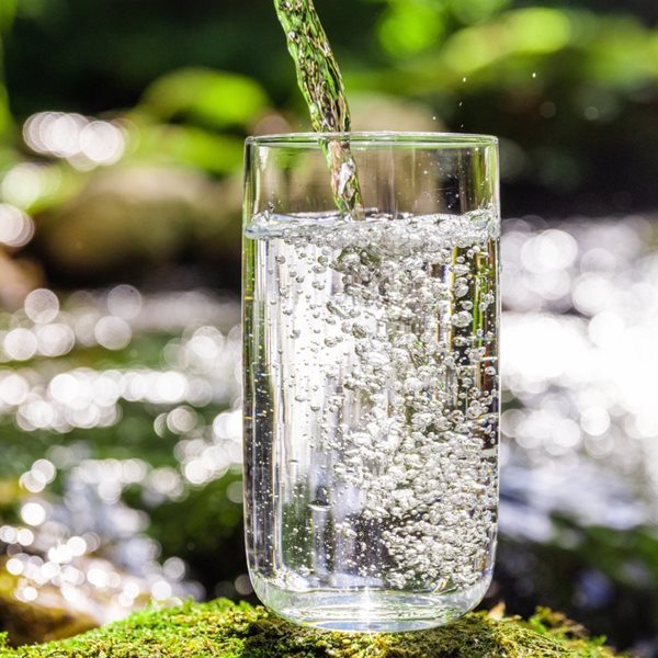 Ένα ποτήρι νερό εξηγεί την ιστορία του σύμπαντος