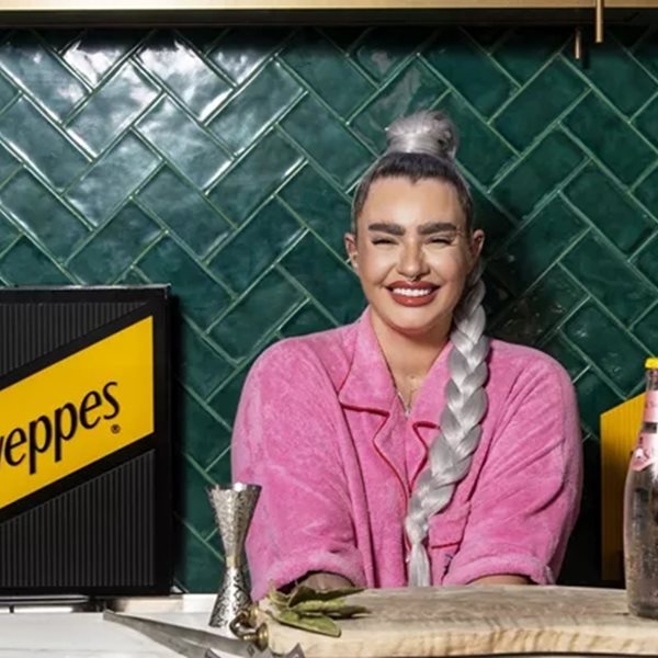 Born Social | Η Μαίρη Ταλαιπώρου ξέρει πώς θα φέρεις το καλοκαίρι στο ποτήρι σου