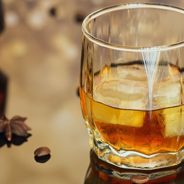 Φτιάχνοντας τεκίλα με έγχυση καφέ