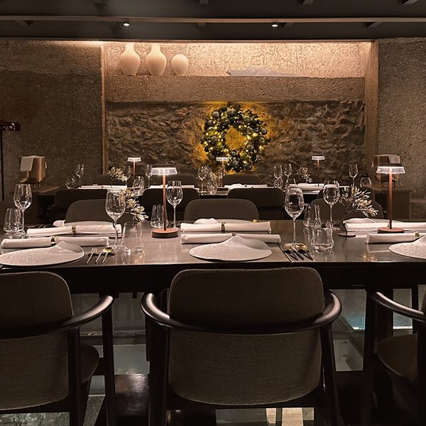 Γιορτές με Λάμψη και Υψηλή Γαστρονομία στο Makris Athens by Domes