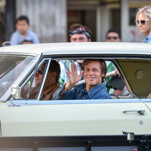 Αγνώριστοι Pitt και DiCaprio στις νέες φωτογραφίες του "Once Upon A Time In Hollywood"