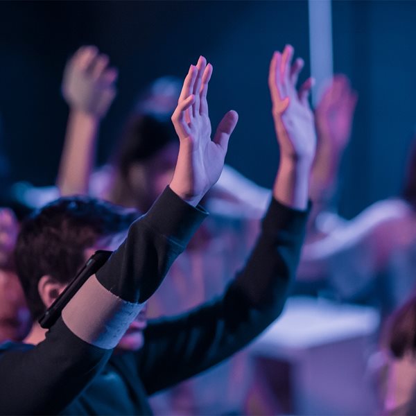 Πώς θα μπορούσε να είναι το εφηβικό θέατρο σήμερα