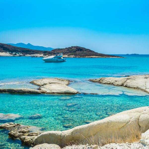 Στην Ελλάδα η παραλία με τα πιο καθαρά νερά στον κόσμο