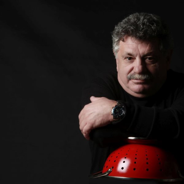 Ο Λευτέρης Λαζάρου έχει να σου πει δυο - τρεις νόστιμες σοφίες