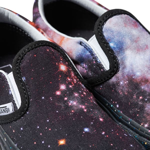 Η  Vans στη νέα της διαστημική συλλογή αποτίνει φόρο τιμής στη NASA