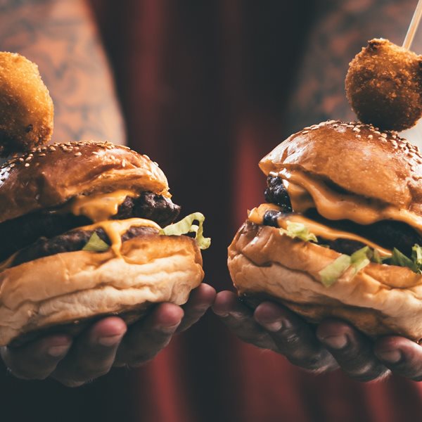 Τα πιο πολυσυζητημένα burgers του κόσμου