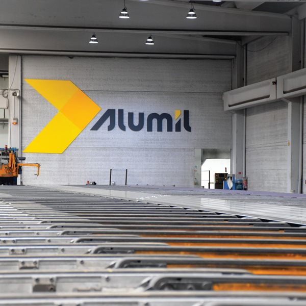 Loop 80 | Πρωτοπορία στη βιωσιμότητα για την ALUMIL με 80% ανακυκλωμένο υλικό