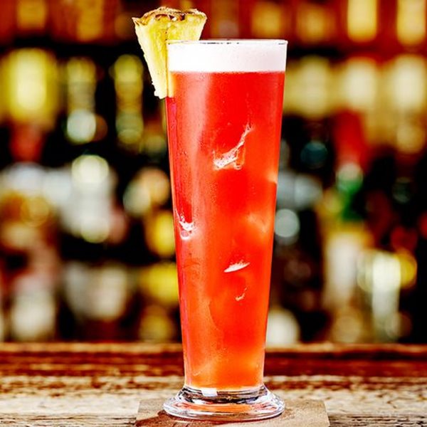 Η ιστορία και η διαχρονική γοητεία του Singapore Sling