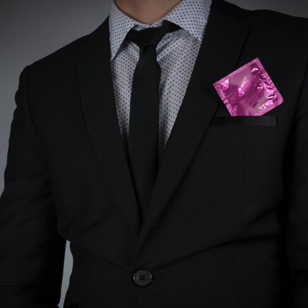 Τα ύστερα του κόσμου: 1 στους 8 άντρες παίρνει μαζί του προφυλακτικό σε κηδεία