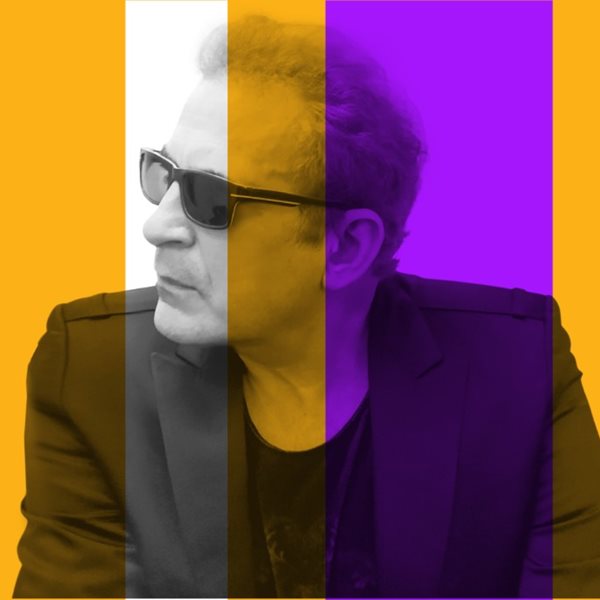 O Ian Ikon γράφει μουσική στην εποχή των singles