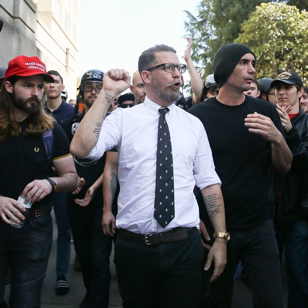 Ο Donald Trump δεν καταδίκασε την ακροδεξιά, οι Proud Boys επανεμφανίστηκαν στο Facebook