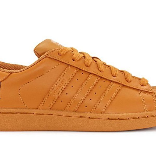 Ένα coffee table book για την ιστορία των adidas sneakers