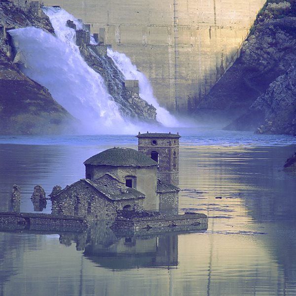 Το μεσαιωνικό χωριό που αναδύεται ξανά