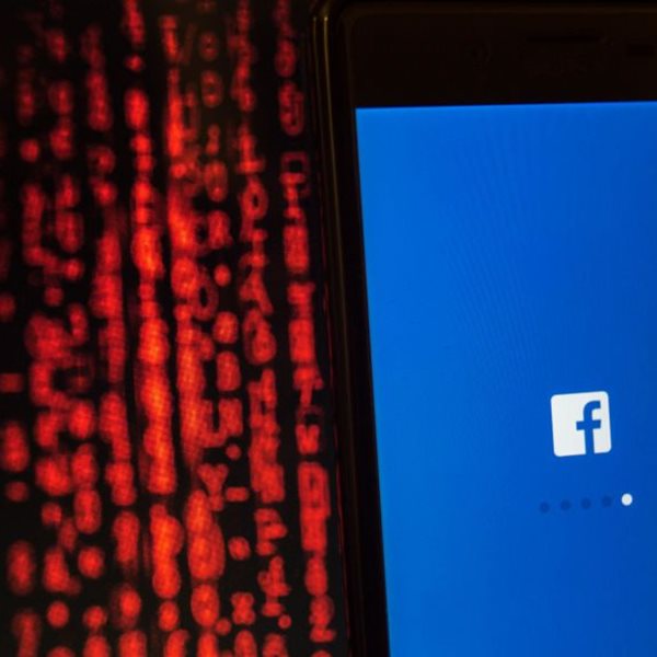 Να πώς θα τσεκάρεις αν υπέκλεψαν τον λογαριασμό σου στο Facebook