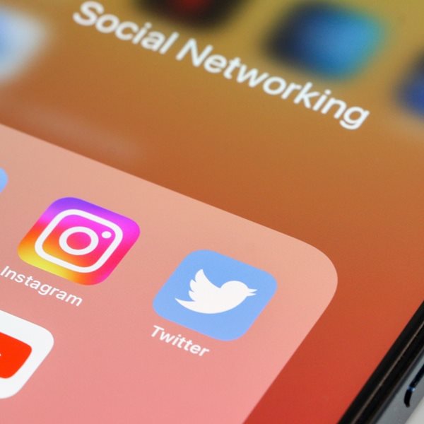 Τι παίζει με τη συνδρομή σε Instagram και Facebook;