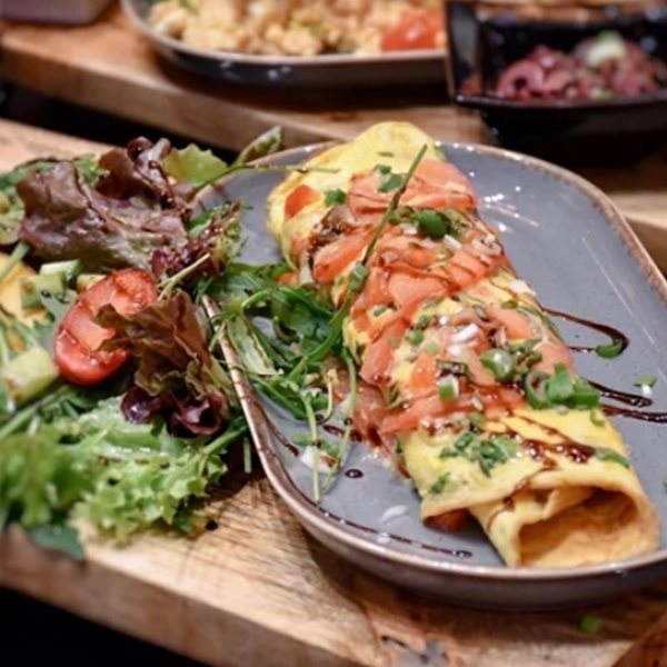 Στο νέο En Aithria Athens για brunch με θέα