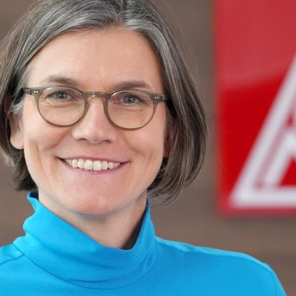 Christiane Benner, η γυναίκα που θέλει να δαμάσει τον Elon Musk