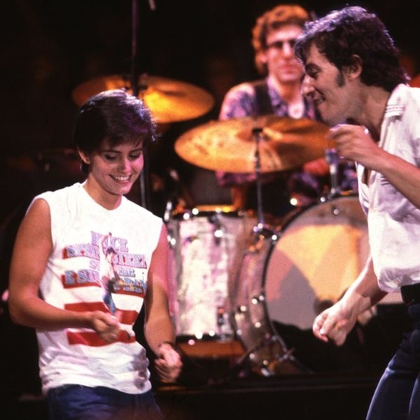 Όταν o Bruce Springsteen χόρευε στη σκηνή με την Courteney Cox