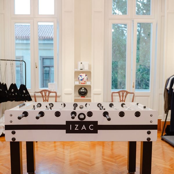 Η γαλλική φινέτσα της IZAC "έντυσε" το Esquire TownHouse