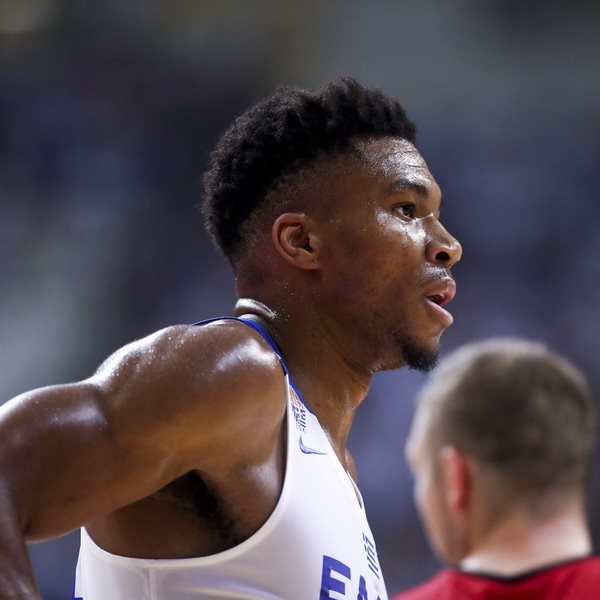 Όταν ο Γιάννης Αντετοκούνμπο 'έδωσε ρέστα' στο ΣΕΦ