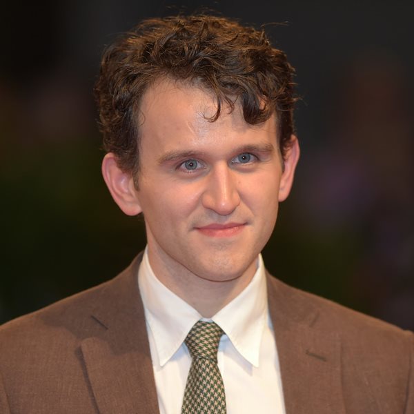 O κινηματογραφικός Edgar Allan Poe έχει άρωμα Harry Potter και The Queen's Gambit