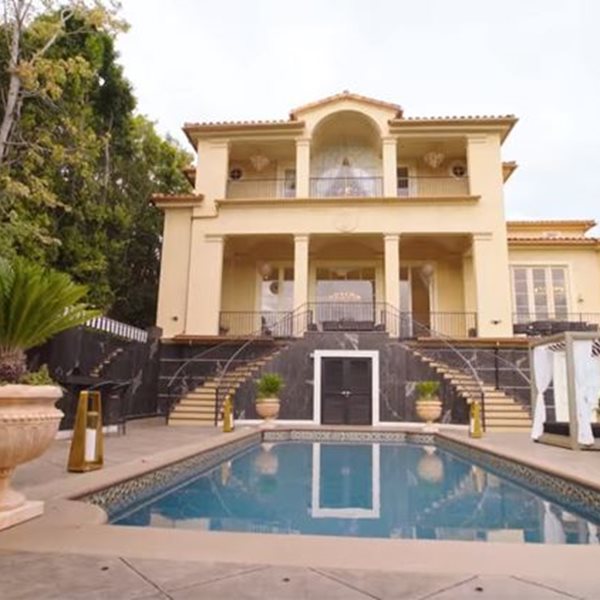 Μια ματιά στο άκρως εντυπωσιακό Versace Mansion