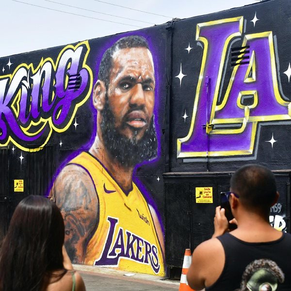 Οι χρυσές business του LeBron στο Λος Άντζελες
